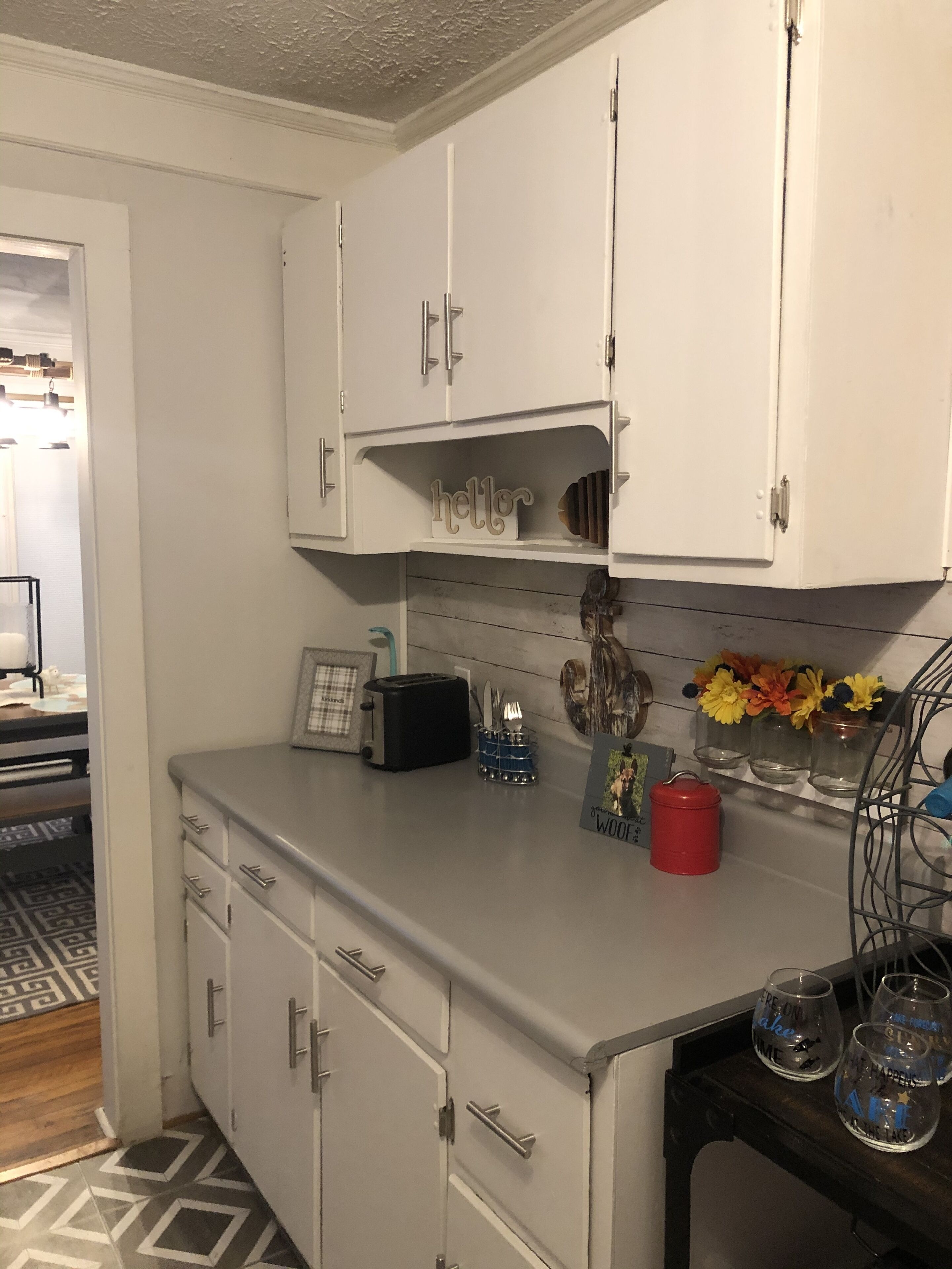 House on Lake Malone 200ft waterfront No Cleaning/Pet fees Across from Marina