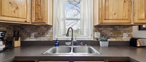 Fridge, microwave, oven, coffee/tea maker