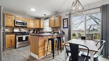 Fridge, microwave, oven, coffee/tea maker