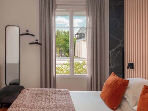 7 bedrooms, iron/ironing board, travel cot, free WiFi