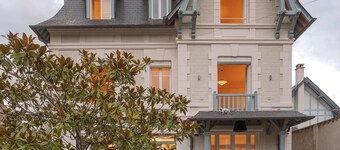 Large Chic & Stylish Villa. Superb garden