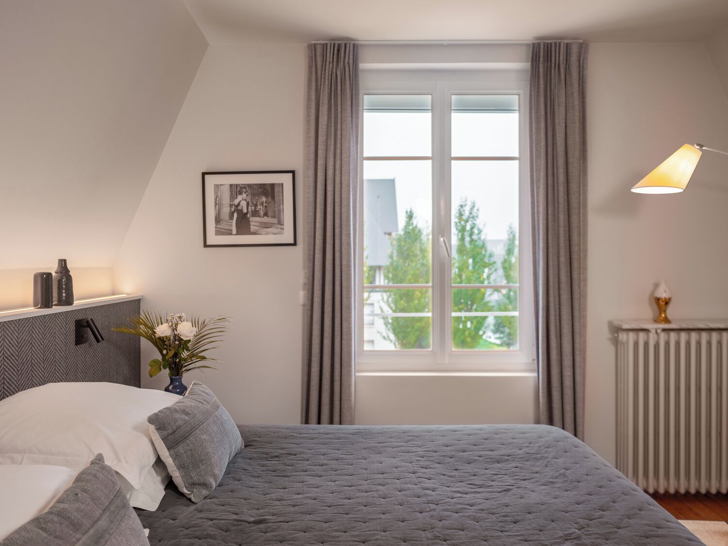 7 chambres, coffres-forts dans les chambres, bureau