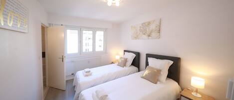 1 chambre, fer et planche à repasser, Wi-Fi gratuit, draps fournis