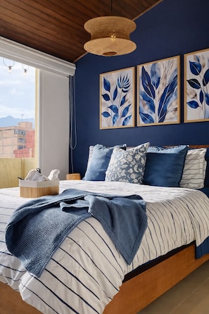 4 bedrooms, in-room safe, desk, iron/ironing board