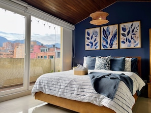 4 bedrooms, in-room safe, desk, iron/ironing board