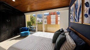 4 bedrooms, in-room safe, desk, iron/ironing board