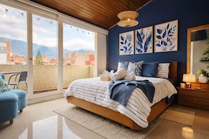 4 bedrooms, in-room safe, desk, iron/ironing board