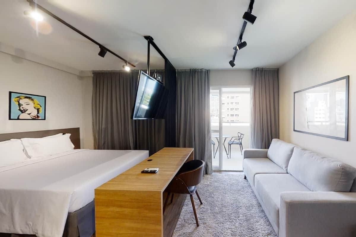 Studio – deluxe, 1 queensize-seng | Sengetøy av topp kvalitet og senger med overmadrass