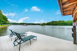 Terrace/patio - Log Cabin Living on Lake Anna - Warm side (Mineral)