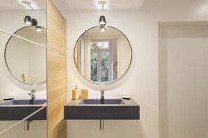 Regadera y bidet 