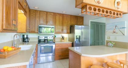 Kauai condo near beaches and shops.