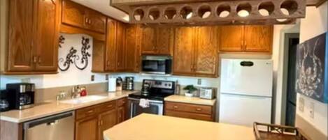 ثلاجة، ميكروويف، فرن، موقد طهي مسطح