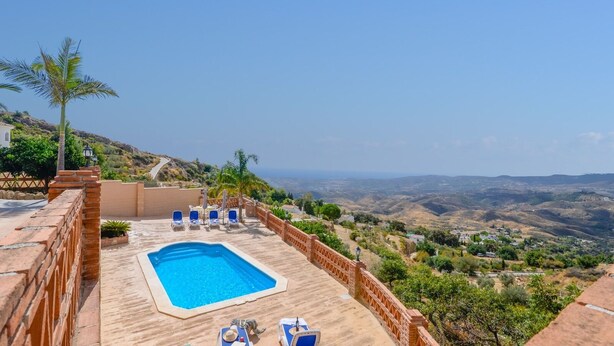 A rooftop pool with a clear view of the surrounding landscape. - Villa Biznaga Mijas by Ruralidays (Málaga)