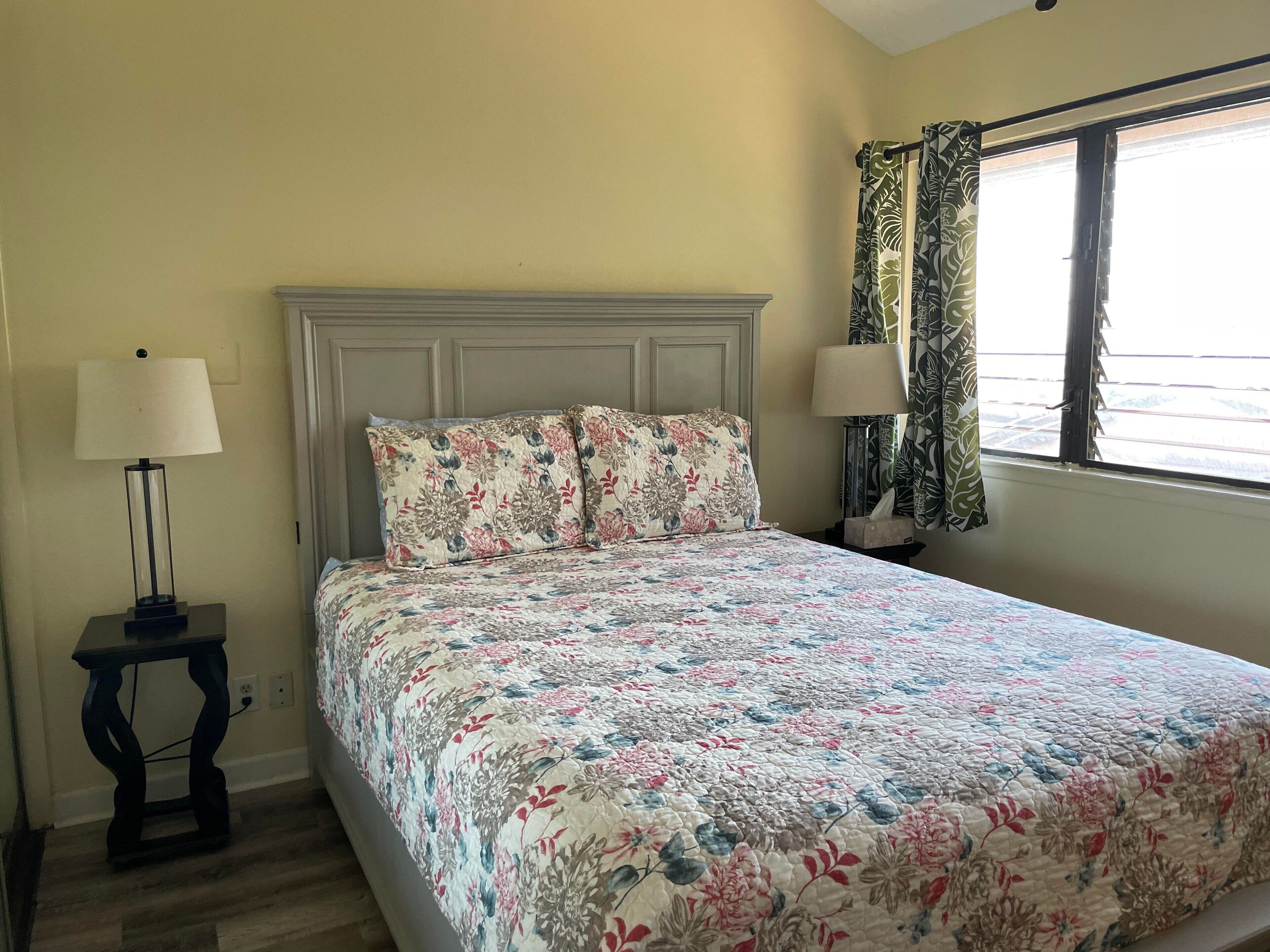 Kauai resort condo up to  6 . Near beach, restaurants and shops and town close