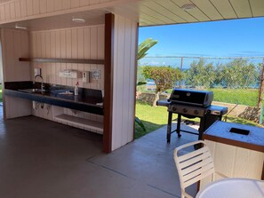 Terrace/patio - Kauai resort condo up to 6 . Near beach, restaurants and shops and town close (Lihu)