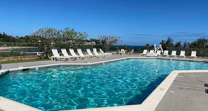 Kauai resort condo up to 6 . Near beach, restaurants and shops and town close