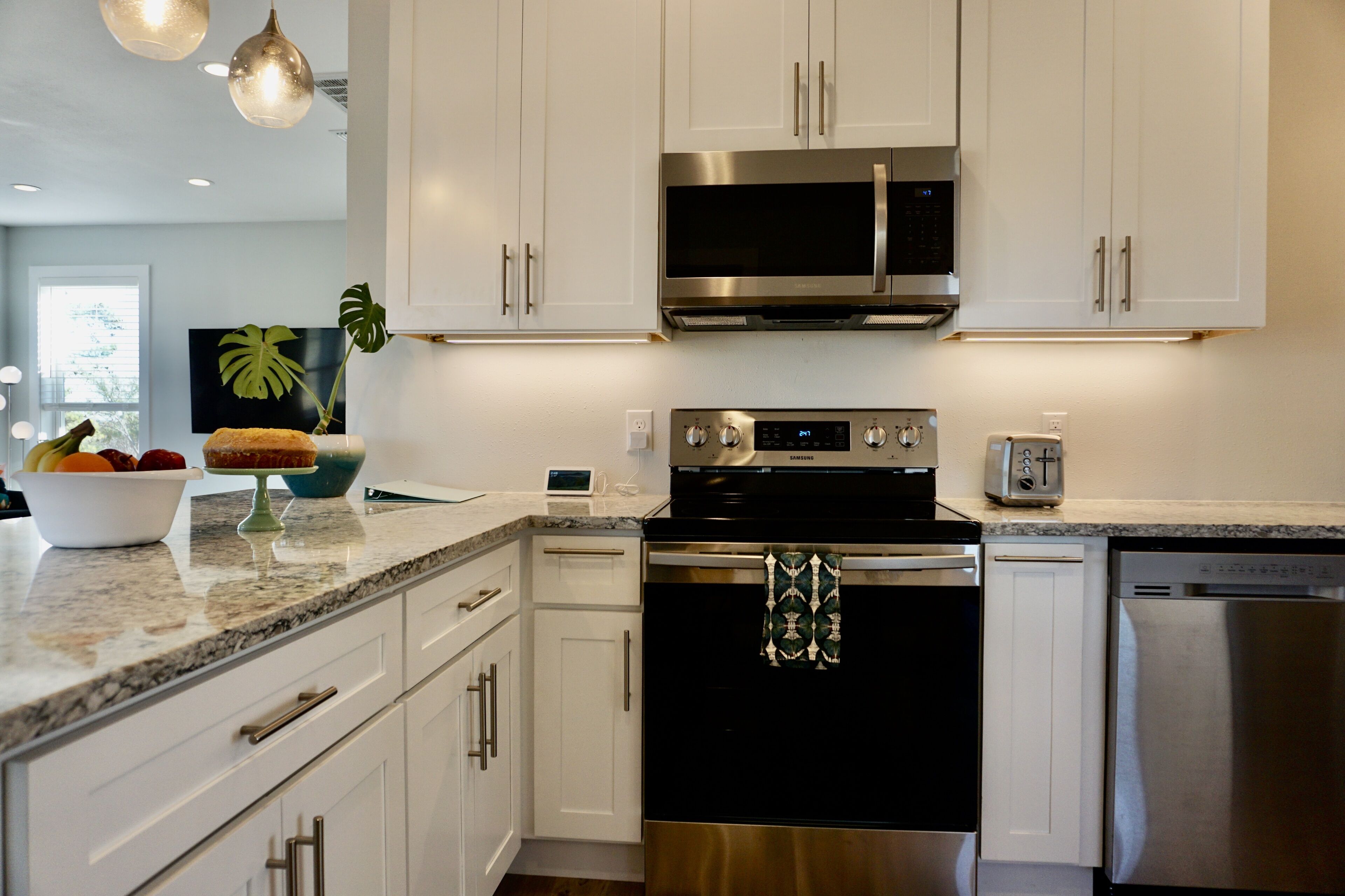 HOT TUB! Outdoor Shower, New Construction, Views