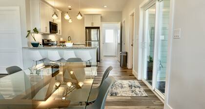 HOT TUB! Outdoor Shower, New Construction, Views