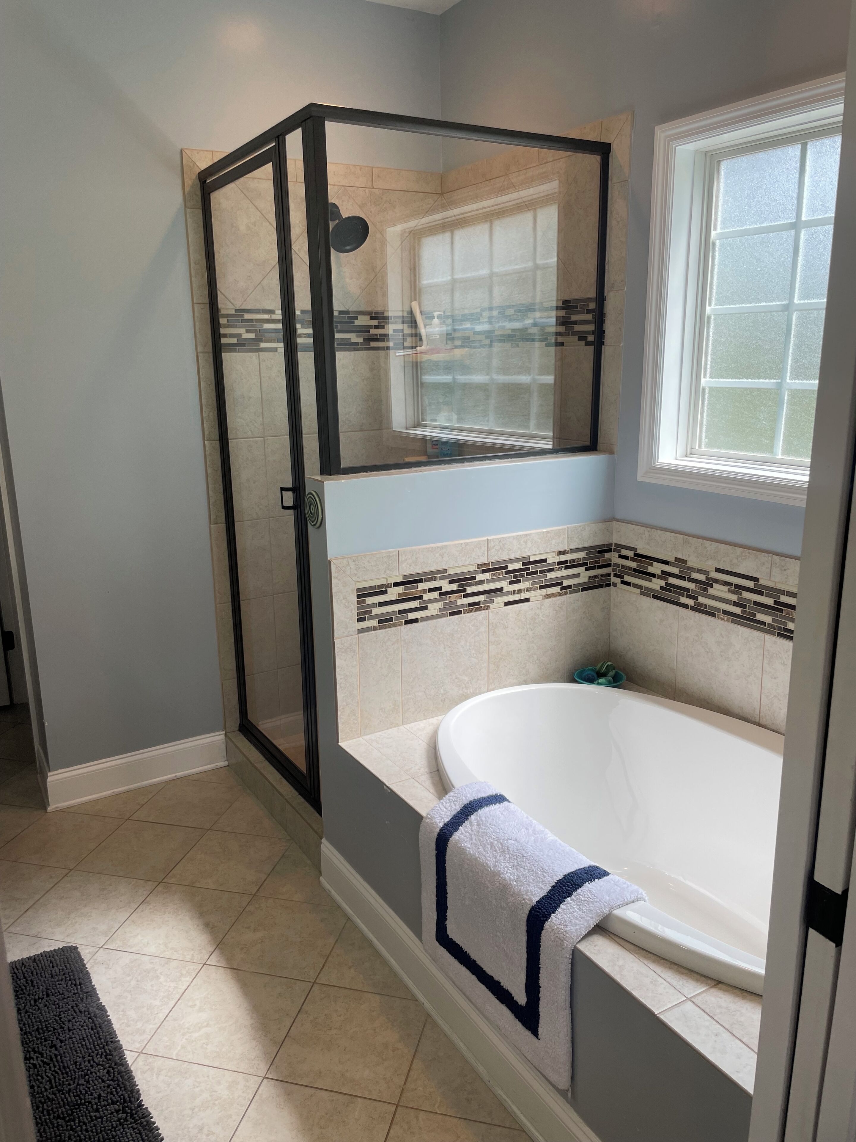 4 bedroom house on a cul-de-sac close to the village and golfing!