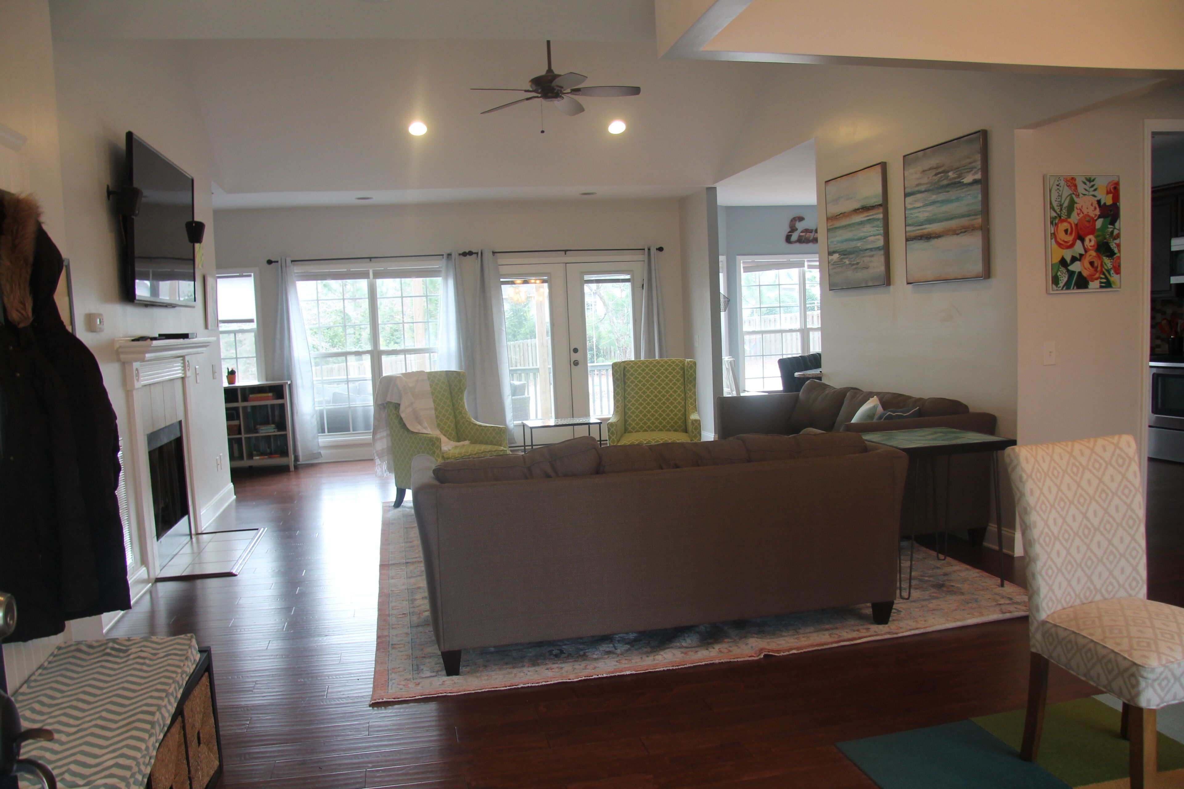 4 bedroom house on a cul-de-sac close to the village and golfing!