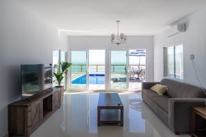 Panoramic Bungalow | Living area | Flat-screen TV