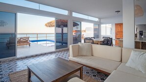Bungalow familiare | Area soggiorno | TV a schermo piatto