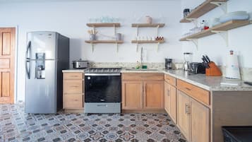 Family Bungalow | Private kitchen | Fridge, microwave, oven, toaster