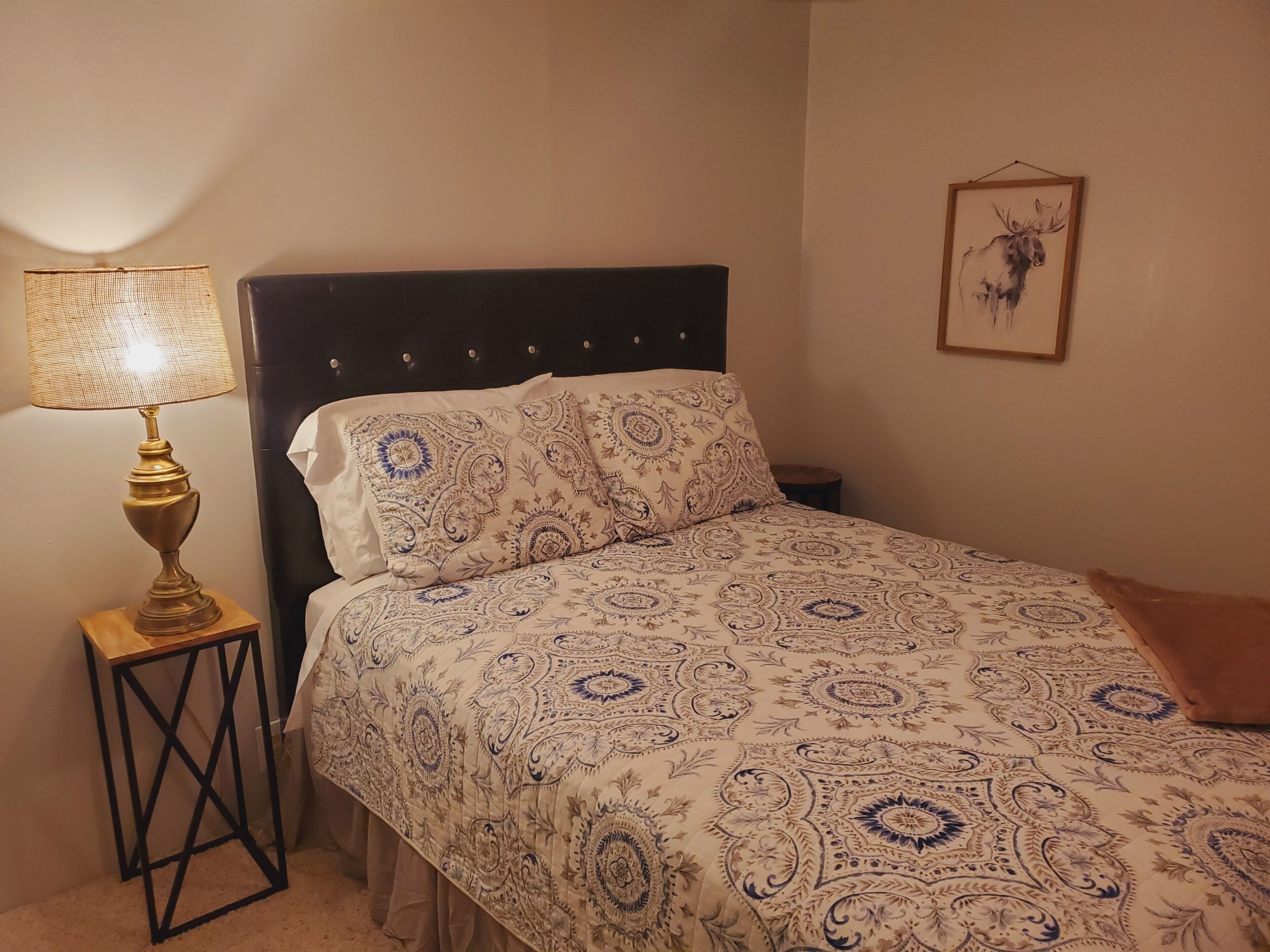 Creekside Valley: secluded, spacious home for 8!