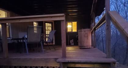 Creekside Valley: secluded, spacious home for 8!