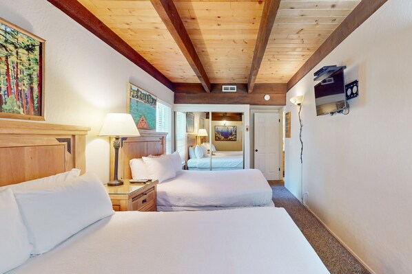 2 bedrooms, iron/ironing board, Internet, bed sheets