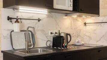 Fridge, microwave, oven, coffee/tea maker