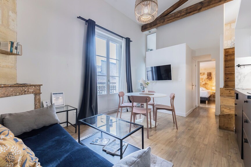 Pretty 2 Bedroom Duplex Apartment Full Of Charm - Bordeaux