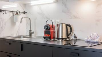 Cafetera i tetera, frigorífic, microones i forn