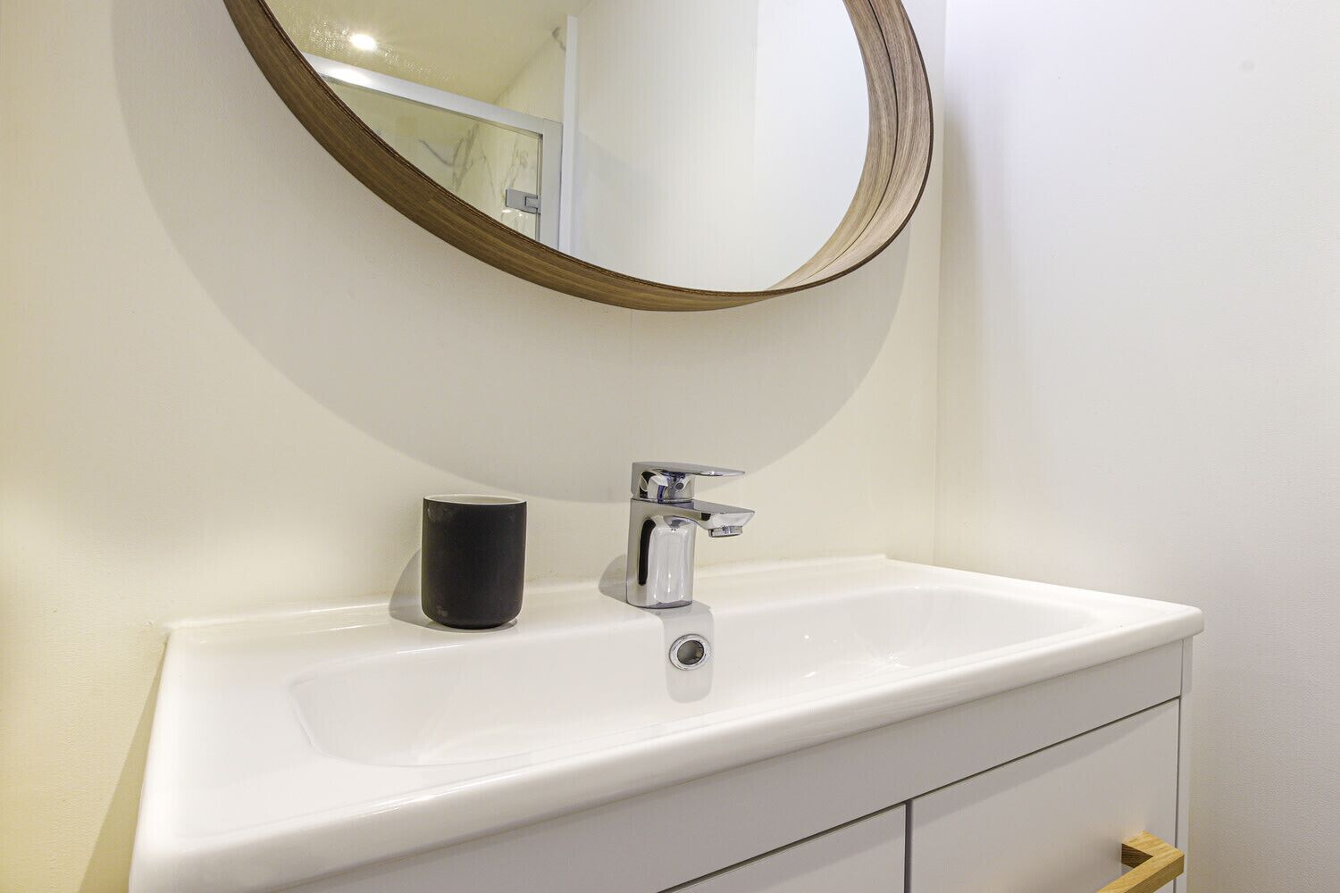 Beautiful renovated apartment for 2p in front of the Gare St-Jean