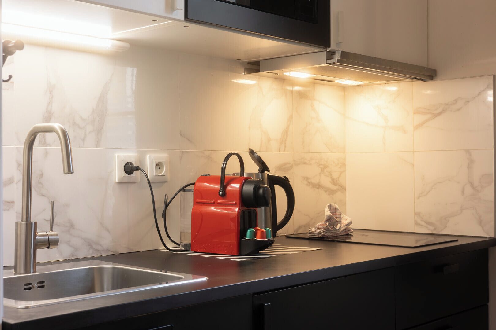 Fridge, microwave, oven, coffee/tea maker