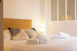 1 bedroom, iron/ironing board, WiFi, bed sheets - Beautiful renovated apartment for 2 in front of the Gare Saint-Jean (Bordeaux)