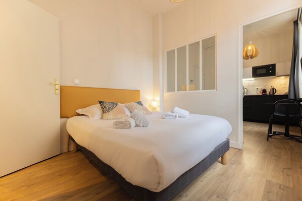 1 habitación, tabla de planchar con plancha, wifi y ropa de cama 
