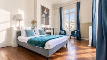 3 habitaciones, tabla de planchar con plancha, cuna de viaje y wifi