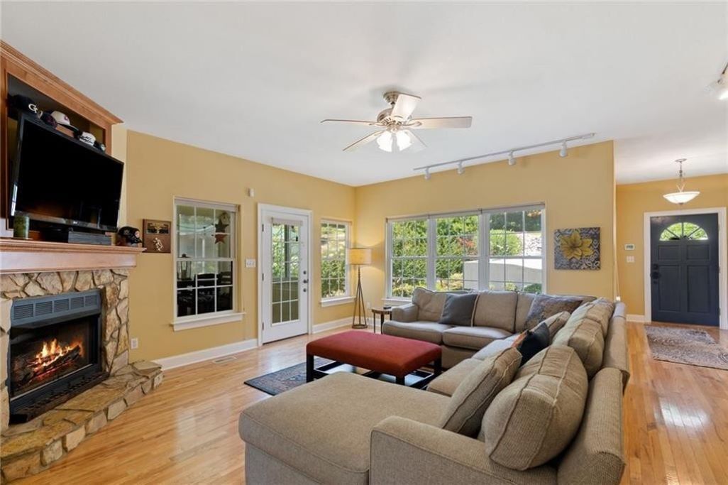 The Best Times at Lake Hartwell - Large Lake House near Clemson w/Pontoon Rental