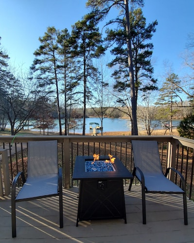 The Best Times at Lake Hartwell - Large Lake House near Clemson w/Pontoon Rental