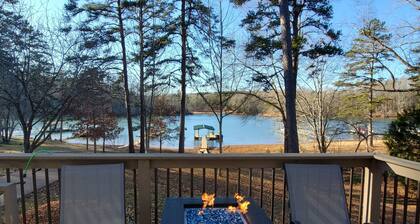 The Best Times at Lake Hartwell - Large Lake House near Clemson w/Pontoon Rental