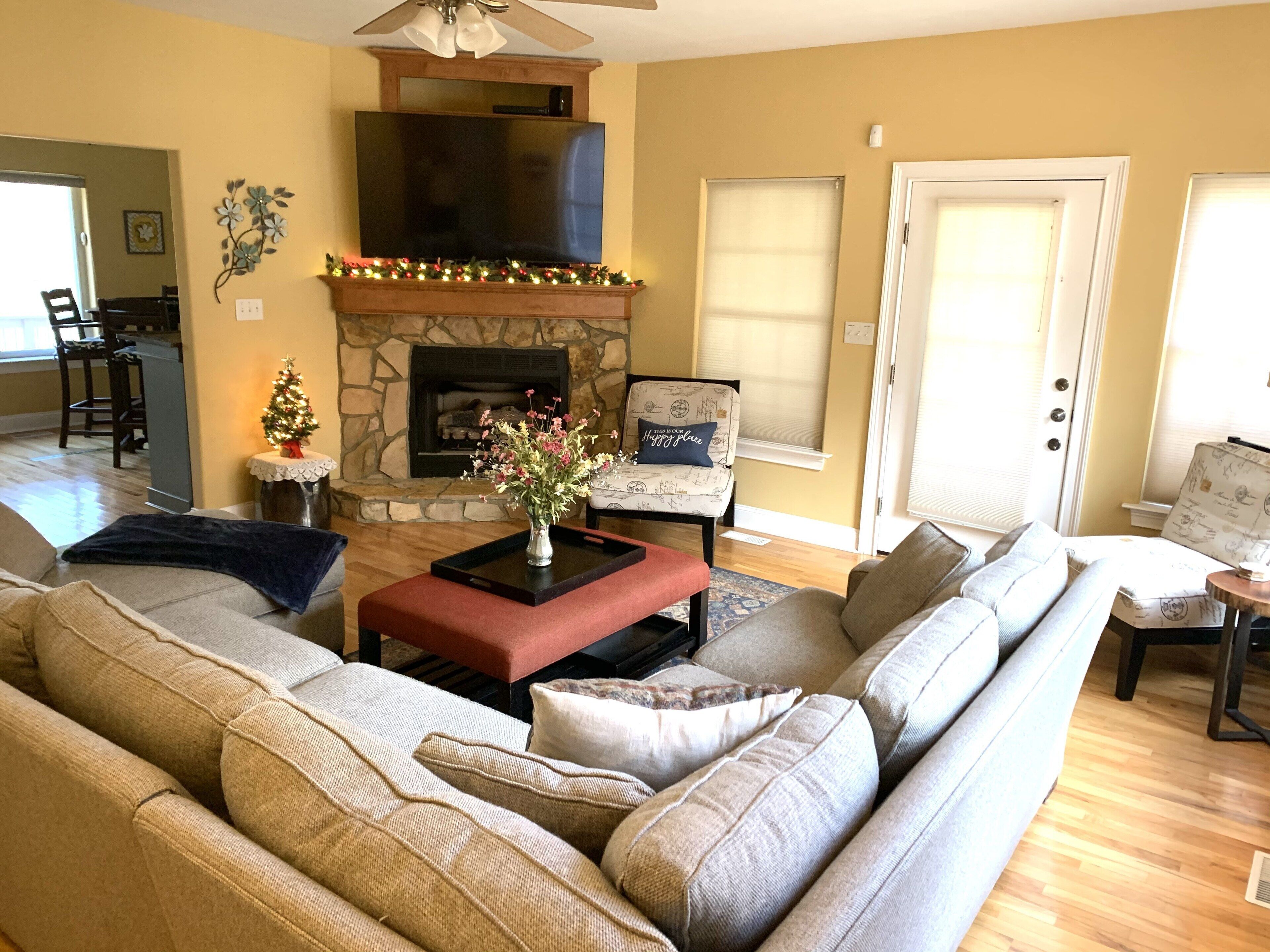 The Best Times at Lake Hartwell - Large Lake House near Clemson w/Pontoon Rental