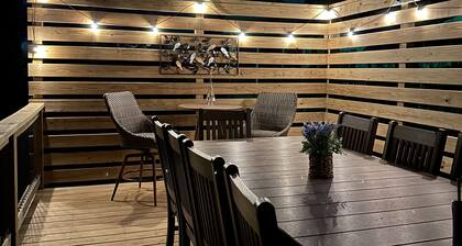 The Best Times at Lake Hartwell - Large Lake House near Clemson w/Pontoon Rental