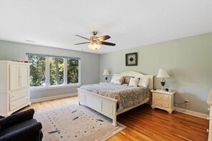 6 bedrooms, iron/ironing board, travel cot, free WiFi