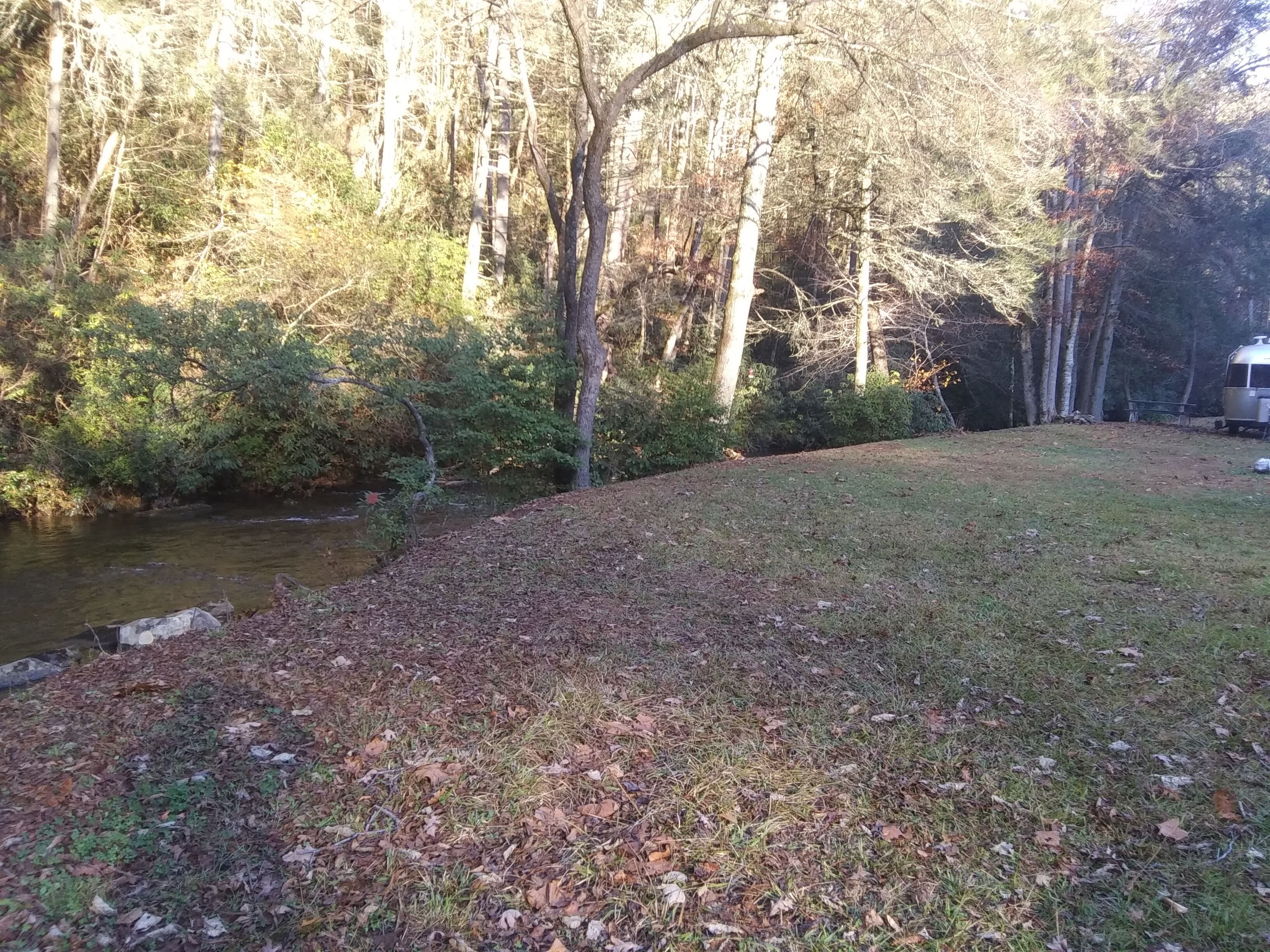 Creek Front Safari Tent-Furnished, relaxing under the stars, Firepit, Smores. 