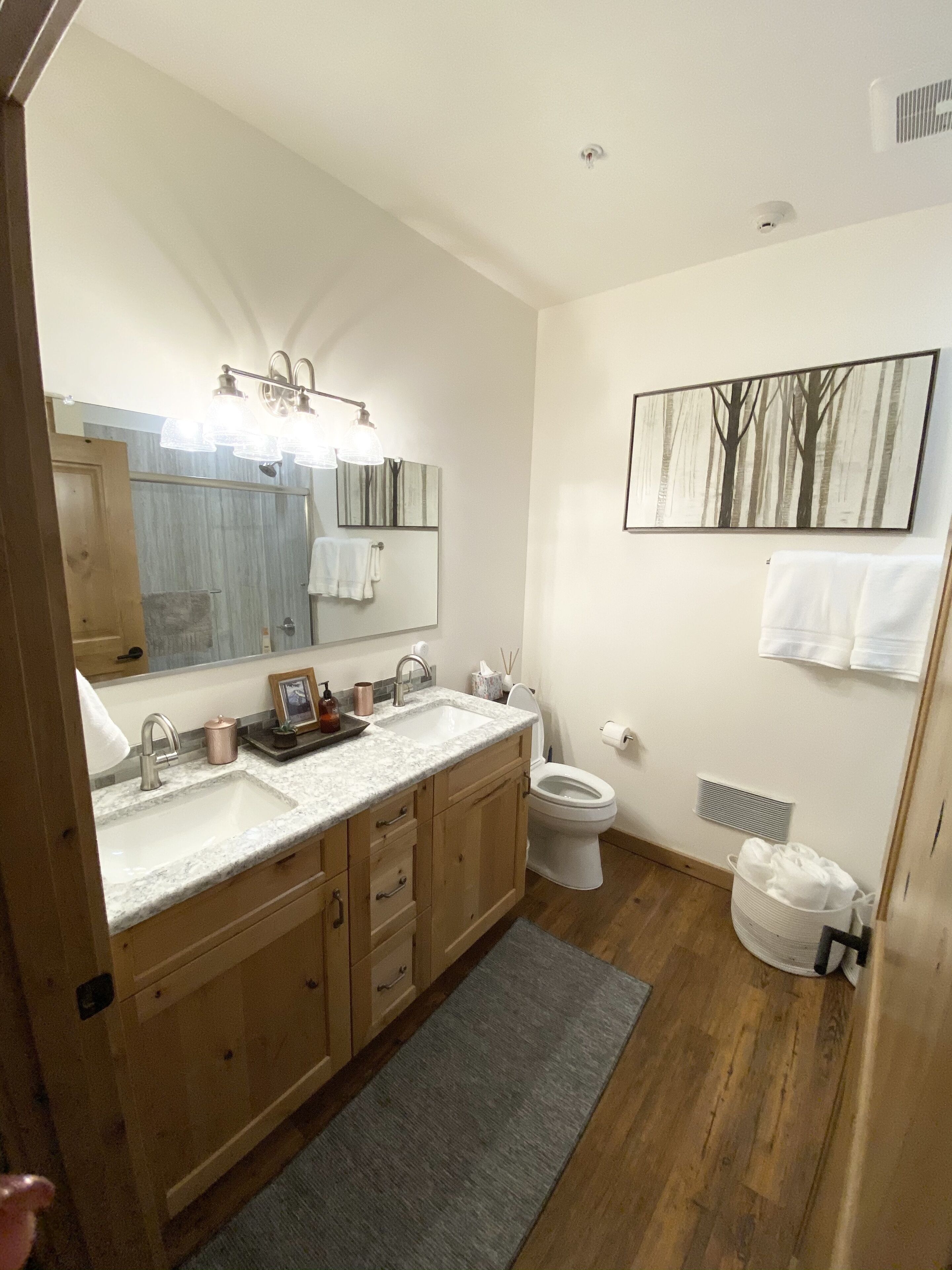 Spacious Condo Getaway, Steps from Ski Slopes, Town and Entertainment