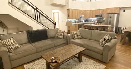 Spacious Condo Getaway, Steps from Ski Slopes, Town and Entertainment