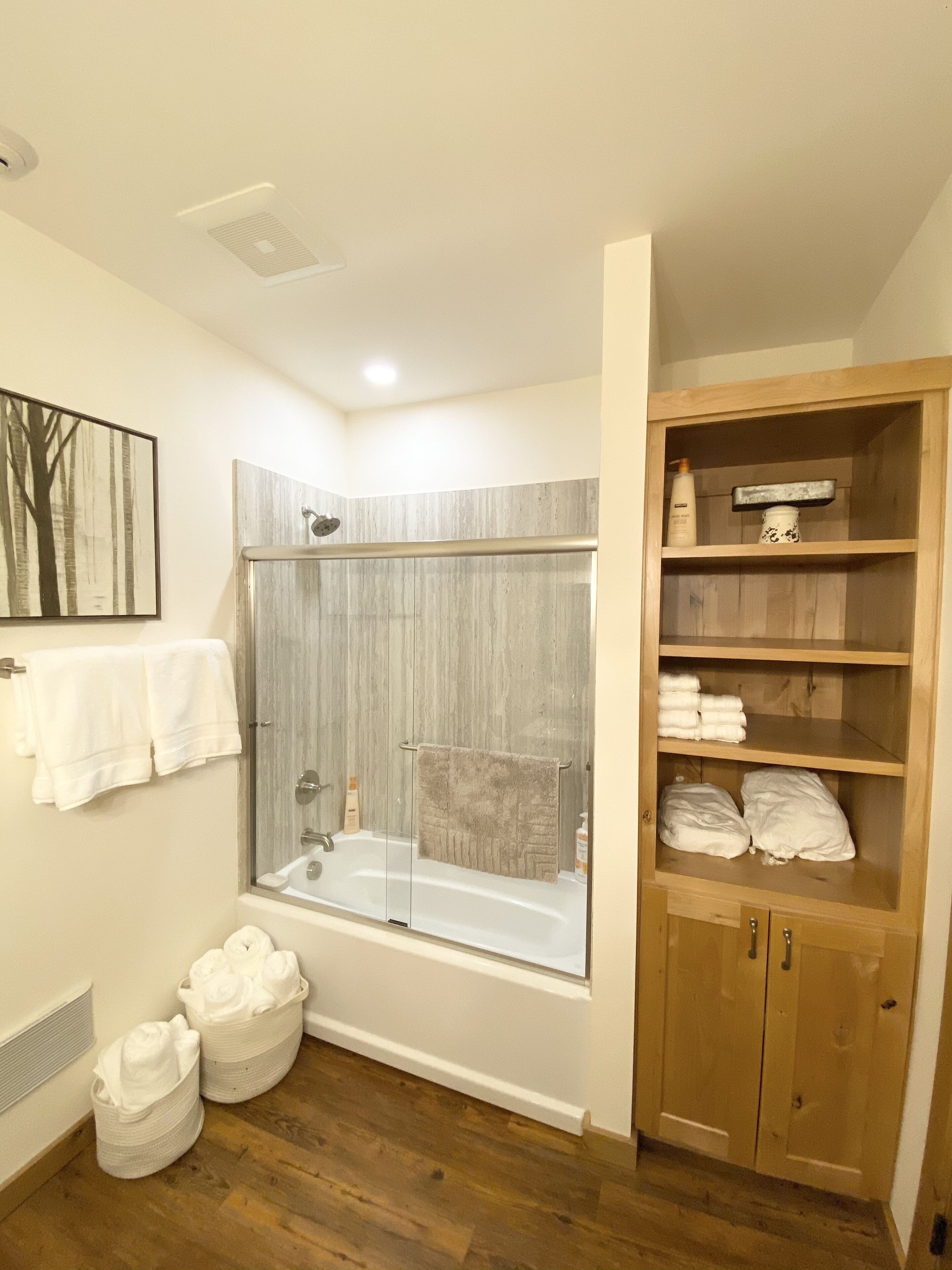 Spacious Condo Getaway, Steps from Ski Slopes, Town and Entertainment