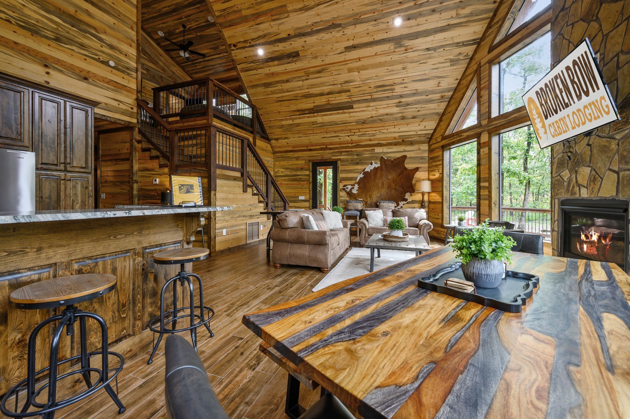 Cheers!: 4 bedroom, 4 bath, sleeps 12