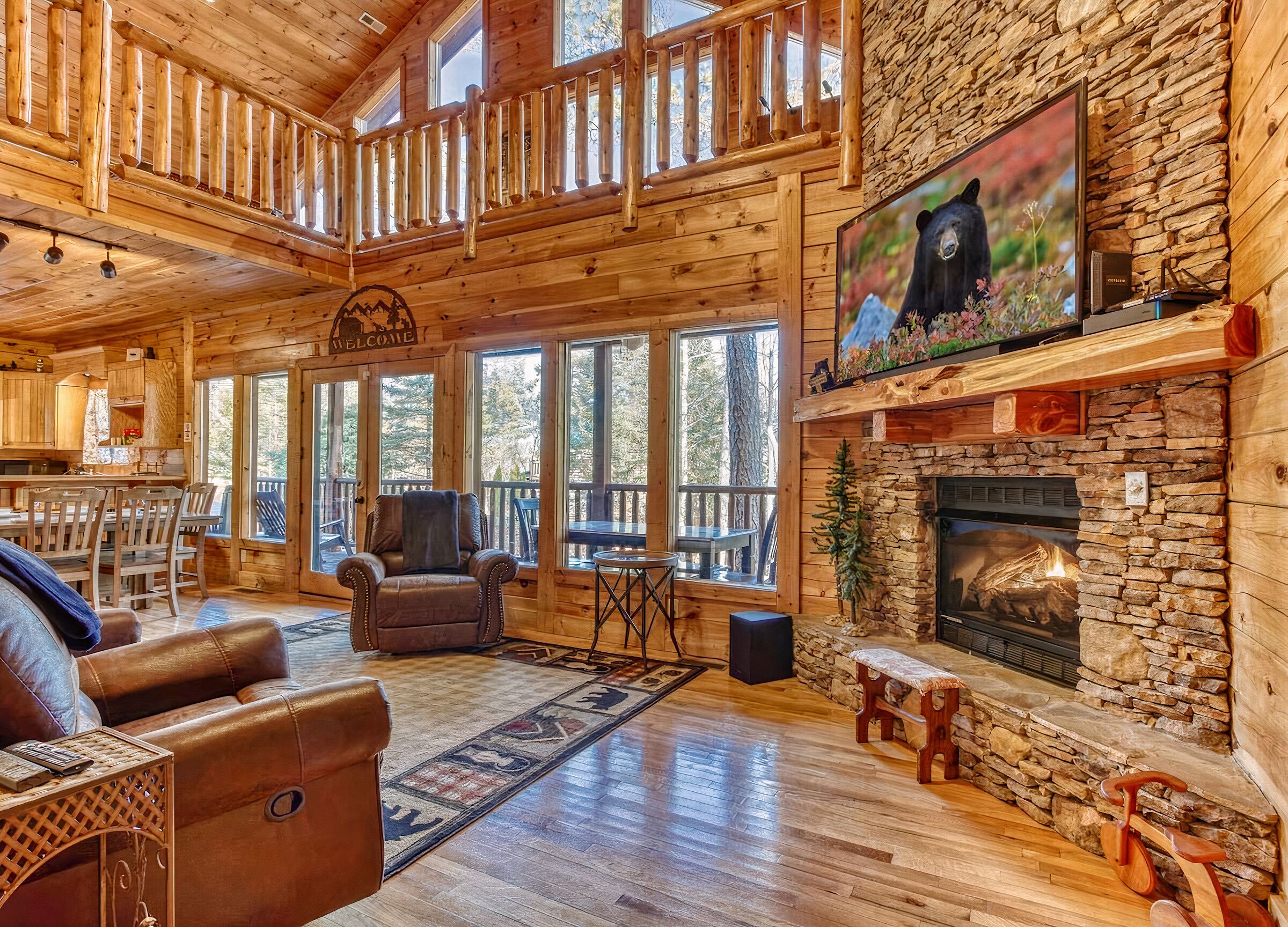 Fall SALE! 3 King Suite~FirePit~Game Room~Hot Tub